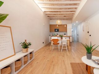 Flat in Centrevila. Bóveda catalana, vigas vistas y terraza la geltrù