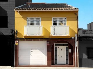 Maison jumelée à Les Roquetes. Casa unifamiliar con ascensor y potencial de crecimiento en el c