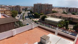 Dachwohnung  Cubelles. Ático con vistas al mar y terrazas panorámicas