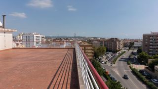 Àtic  Cubelles. Ático con vistas al mar y terrazas panorámicas