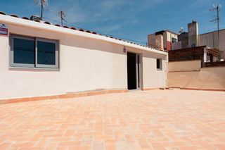 Pis  Pujada del cinto. Ático de diseño con terraza en el corazón de vilanova