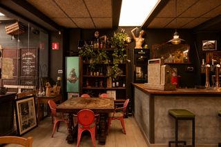 Lloguer Local Comercial a Centre - Passeig i Rodalies. Restaurante consolidado en manresa, toda una vida ganándose a su
