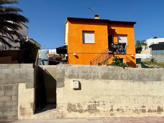 House in Pobla de Montornès (La). Casa unifamiliar de 2 habitaciones con amplia parcela de más de