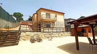 Chalet in Aiguaviva Parc. Magnífica casa de dos plantas en aiguaviva parc