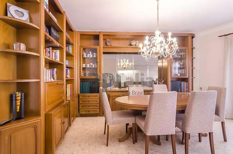 Foto 92dc0380-606e-4a92-bf7b-fe27f22ebde1. Edificio in Centre Lloret de Mar