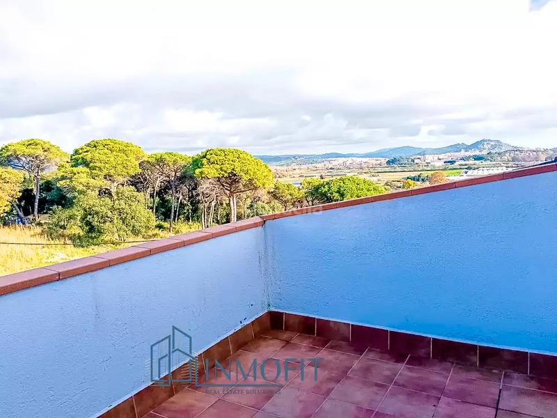 Foto a0ec87a4-fb2e-4a1a-bc8e-bde940df3b73. Duplex avec chauffage parking dans Palafolls