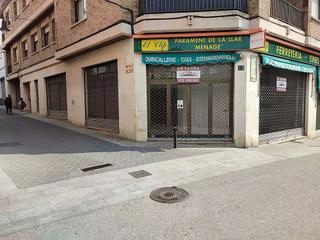 Business premise in Centre. Local comercial esquinero con grandes escaparates