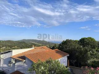 Chalet in Lloret Blau - La Creu de Lloret. Casa parcialmente reformada con amplio terreno y vistas despejad