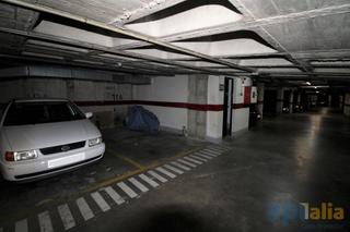 Aparcament cotxe a Mas Baell-Can Carbó. Plaza de parking cerca del c.a.p
