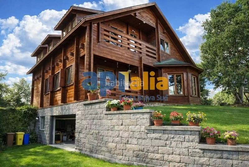 Foto 5091f137-82d6-43b2-8619-08e4de6a009c. Xalet amb aparcament a Sils