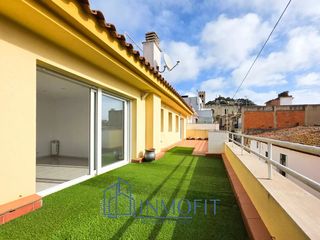 Attique à Centre. Exclusivo ático con terraza de 50 m en blanes con parking opcion