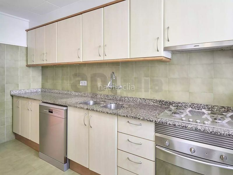 Foto 0e1bae9d-7364-4b7c-acc9-2960f51972fe. Apartament amb aparcament a Centre Lloret de Mar