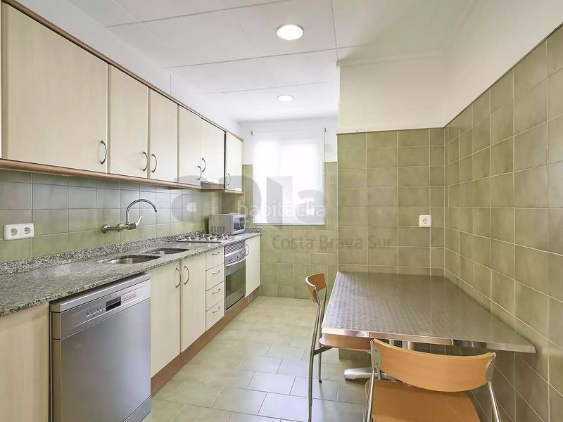Foto 9b40d7f6-471b-465e-8193-5cf4df24a28a. Apartament amb aparcament a Centre Lloret de Mar