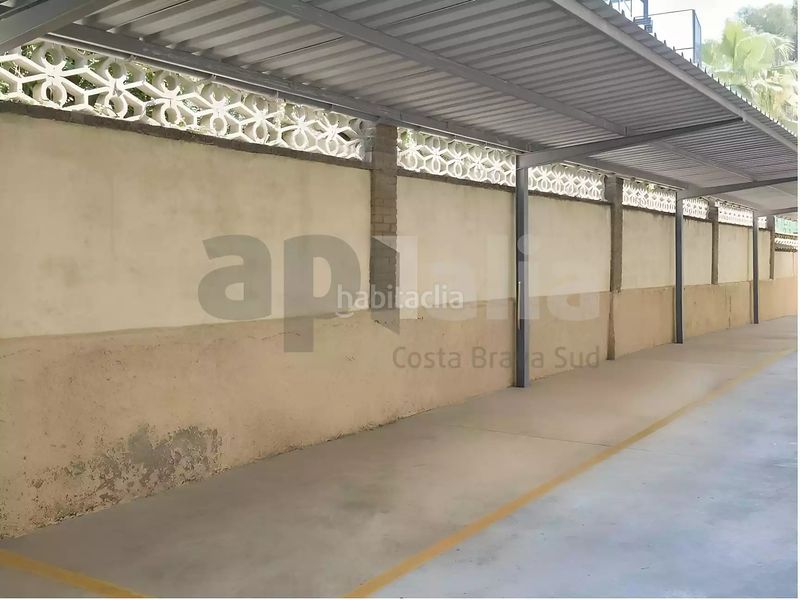 Foto ae94d6eb-6a3a-43cb-b264-a4c81261fb91. Apartament amb aparcament a Centre Lloret de Mar