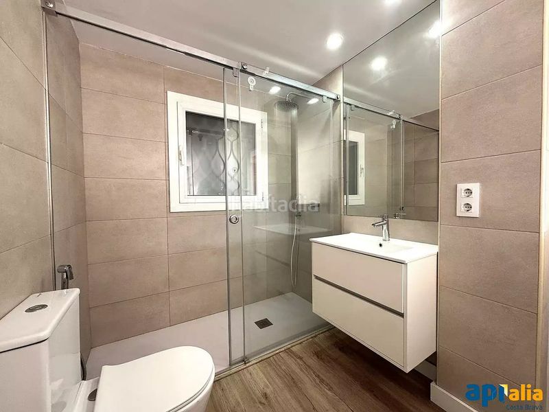 Foto b6bdd221-ffad-407e-a409-ec0b89acb958. Apartament amb aparcament a Canyelles Lloret de Mar