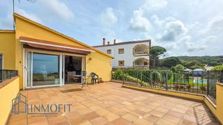 Casa a Mas Romeu. Gran casa unifamiliar con apartamento independiente y garaje en