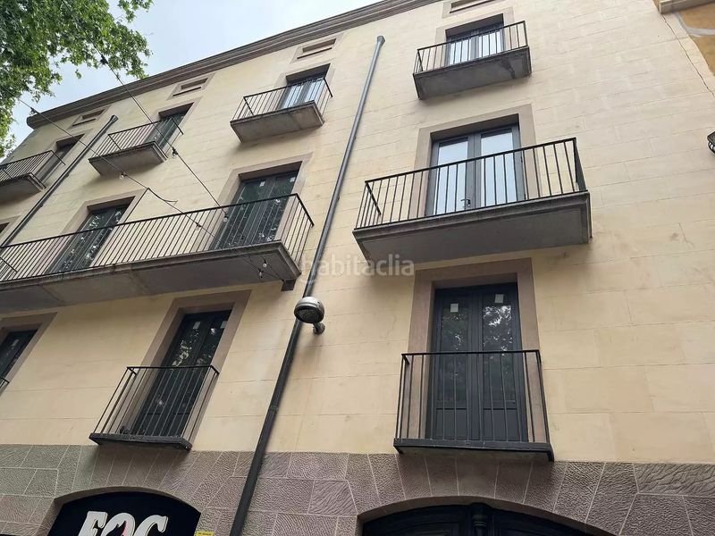 Foto bfedee73-1dea-4db5-8ec7-e84c20456d82. Edifici a Centre Figueres