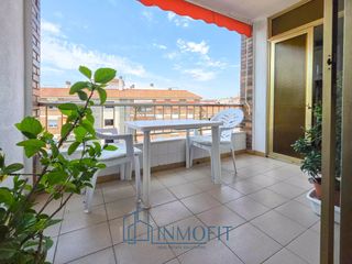 Etagenwohnung in Fenals. Amplio piso de 4 habitaciones con terraza y ascensor en lloret d