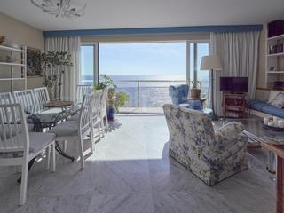 Apartament  De camprodon i arrieta. Vive en un sueo azul frente al mediterrneo...