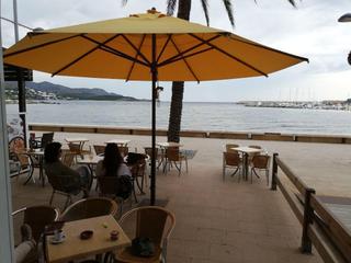 Local commercial  Marítim. Bar restaurante en primera linea de mar, zona puerto de llançà