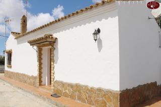 Chalet à Barrio Nuevo. Parcela con dos viviendas.