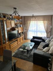 Etagenwohnung in Valdebernardo-Valderribas. Venta de piso en ladera de los almendros