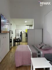 Business premise in Pradolongo. Local en calle de isabelita usera