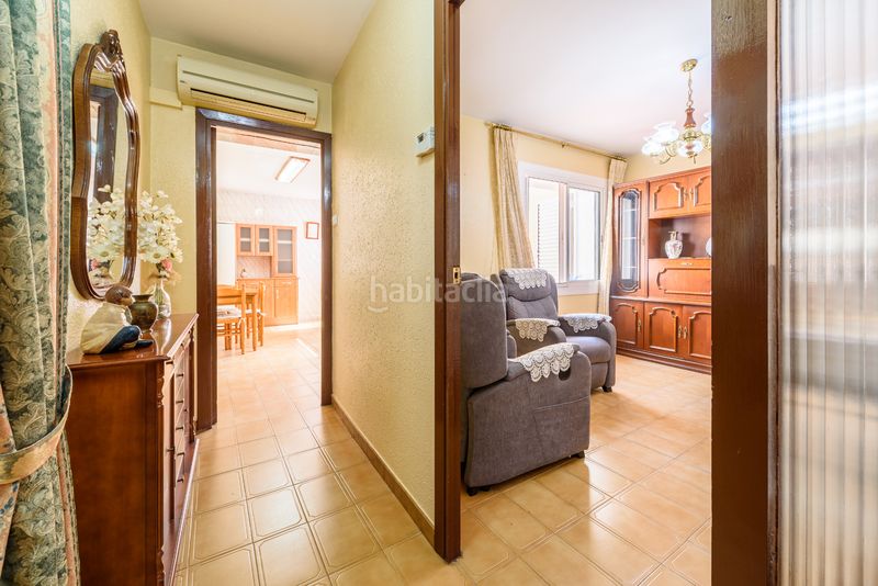 Foto b4e93200-9b54-4cc1-90a4-9b7315d296d6. Casa amb aparcament a Constantí