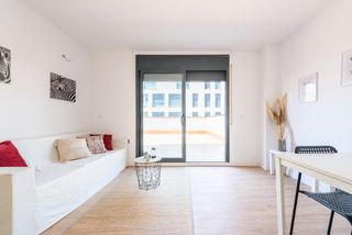 Piso  Carrer verge del pilar. Piso de 2 hab. con terraza de 63 m² y parking incluido — la pobl