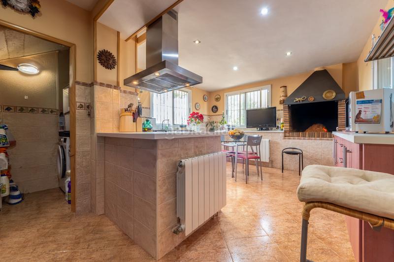 Foto 9ee958ba-d04f-4470-875f-87f310cdedbb. Casa amb xemeneia calefacció aparcament piscina a Catllar (El)