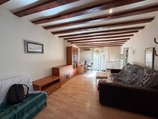 Etagenwohnung  Carrer de la destral. Encantador piso con licencia turística en la parte alta de tarra