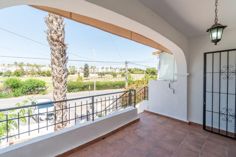 Foto 09a2fa06-7a9c-49b6-a2bd-f9c5a7b85677. Location maison jumelée avec piscine dans Villamartín-Las Filipinas Orihuela