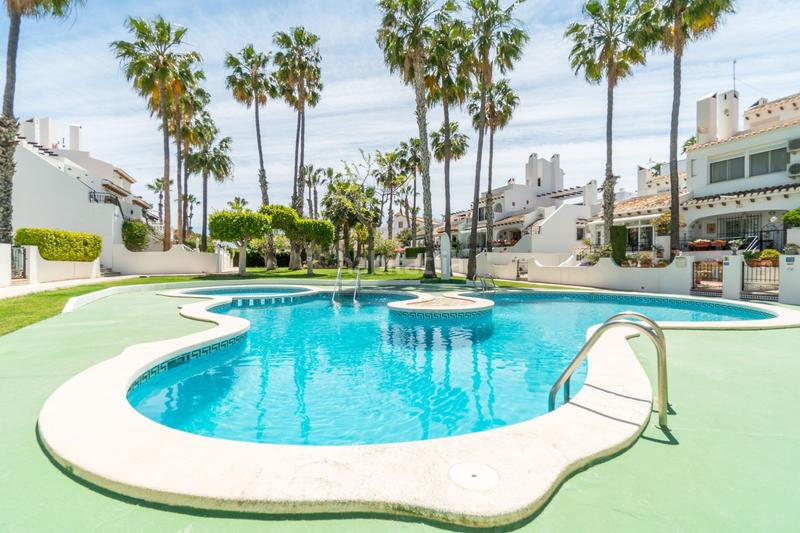 Foto 559d0058-d315-470f-a296-47cb8655e73a. Location maison jumelée avec piscine dans Villamartín-Las Filipinas Orihuela