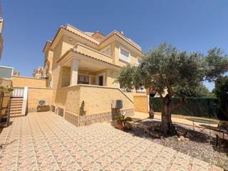 Location Maison jumelée à Los Balcones-Los Altos. Magnífica casa adosada en zona residencial de punta prima