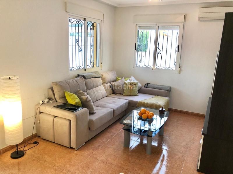 Foto aee5fbfa-bd5e-4982-8cbc-659f99359c70. Rent house with heating pool in Los Balcones-Los Altos Torrevieja