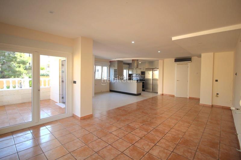 Foto f3506828-dfa4-4aa0-ad59-682d7bbb6e47. Casa encantadora casa independiente en villamartín, costa en Orihuela