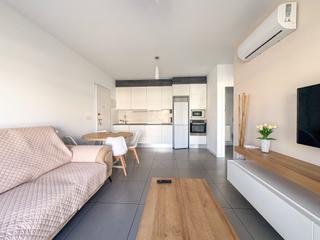 Rent Penthouse in Pueblo Latino. Maravilloso ático a 150 metros de la playa en torre de la horada