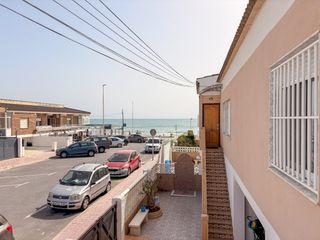 Rent Flat in Los Europeos. Amplio piso en la mata, torrevieja