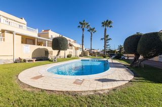 Location Maison à La Florida. Luminoso bungalow en alquiler en la zenia