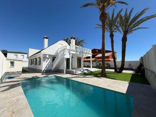 Location Maison à La Zenia. Elegante chalet dúplex de lujo en orihuela costa