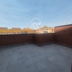 Rent Penthouse  Lluis roca. Ático dúplex invertido en alquiler con dos terrazas  zona renfea