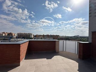 Rent Penthouse  Lluis roca. Ático dúplex invertido en alquiler con dos terrazas  zona renfea