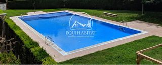 Casa adossada  Residencial. Descubra esta magnífica casa adosada de más de 280 m, ubicada en
