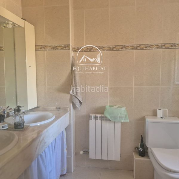 Foto 5541d731-51e2-430f-a493-e2d310782b4f. Casa adossada amb aparcament a Llívia Lleida