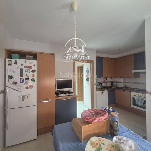 Foto a8513b4e-1a4c-4827-b317-147165e32fa1. Casa adossada amb aparcament a Llívia Lleida