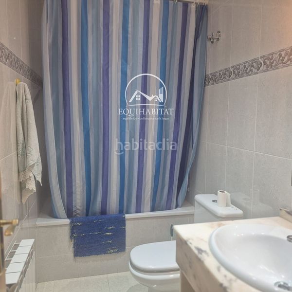 Foto ecf07bbe-1471-46a4-bba3-2e99e66fc574. Casa adossada amb aparcament a Llívia Lleida