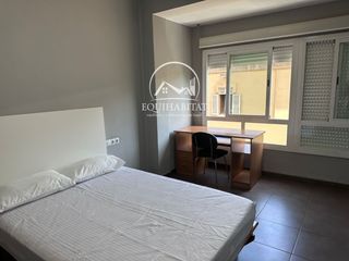 Rent Flat  Bisbe meseguer. Piso reformado para estudiantes  frente al rectorado, lleida cen