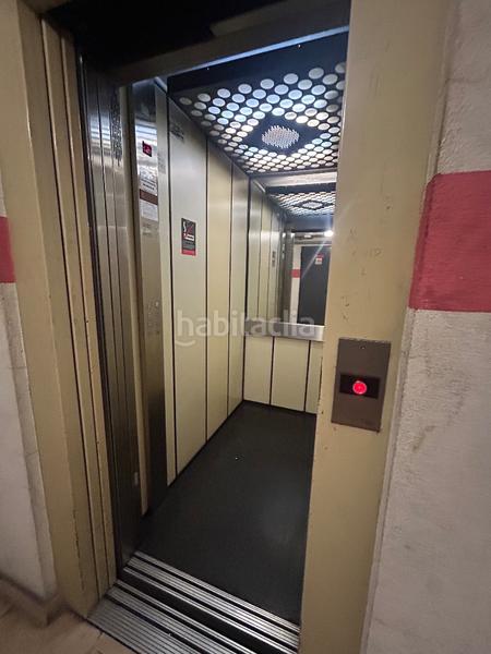 Foto e3a55a7c-1dea-437d-96f8-b2e42f96d588. Parking voiture dans avinguda de peris i valero 81 dans Valencia