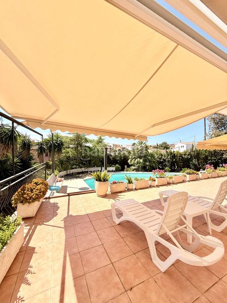 Foto 40bd9667-1b12-4fc7-a8fc-2fbfb86295c8. Casa amb calefacció aparcament piscina a Calafell poble Calafell