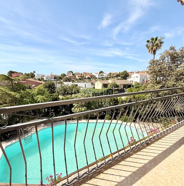 Foto 5921fc4c-1745-445c-84d0-80b7bda2bdec. Casa amb calefacció aparcament piscina a Calafell poble Calafell